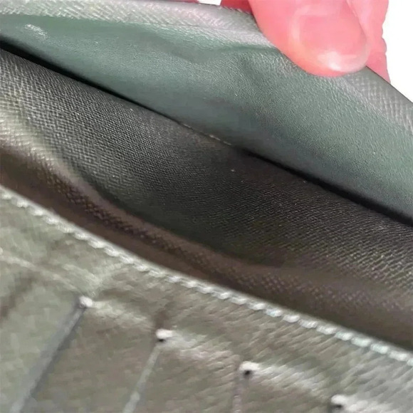 Louis Vuitton Vintage Taiga Leather Bifold Wallet Dark Green - Picture 11 of 13